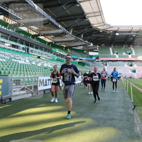 06.10.2024 - 19. swb-Marathon Bremen Yannick Fuchs http://msf.ph/oto/7358040 06.10.2024 10:41:01 Laufen im Stadion 7272, 7288, 7385, 7396, 7520, 7554, 7598, 7601, 7619, 7625, 7701, 7702, 7810, 7821, 7840, 7888, 7912, 7915, 7928, 7936, 7946, 7972, 7982, 8091, 8146, 8210, 8230, 8688, 8746, 8747, 8765, 8809, 8847, 8861, 8899, 9076, 9078 meine-sportfotos.de