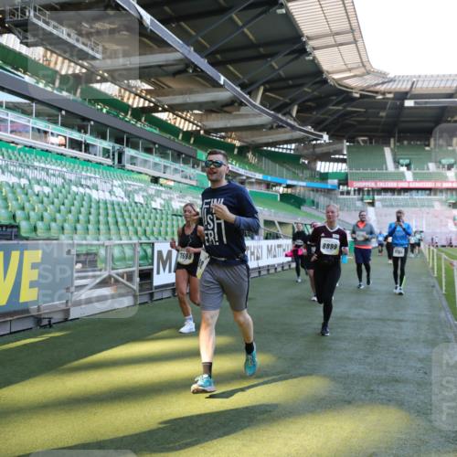 06.10.2024 - 19. swb-Marathon Bremen Yannick Fuchs http://msf.ph/oto/7358050 06.10.2024 10:41:01 Laufen im Stadion 7272, 7288, 7385, 7396, 7520, 7554, 7598, 7601, 7619, 7625, 7701, 7702, 7810, 7821, 7840, 7888, 7912, 7915, 7928, 7936, 7946, 7972, 7982, 8091, 8146, 8210, 8230, 8688, 8746, 8747, 8765, 8809, 8847, 8861, 8899, 9076, 9078 meine-sportfotos.de