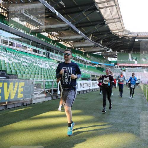 06.10.2024 - 19. swb-Marathon Bremen Yannick Fuchs http://msf.ph/oto/7358060 06.10.2024 10:41:02 Laufen im Stadion 7272, 7288, 7385, 7396, 7520, 7554, 7598, 7601, 7619, 7625, 7701, 7702, 7810, 7821, 7840, 7888, 7912, 7915, 7928, 7936, 7946, 7972, 7982, 8091, 8146, 8210, 8230, 8688, 8746, 8747, 8765, 8809, 8847, 8861, 8899, 9076, 9078 meine-sportfotos.de