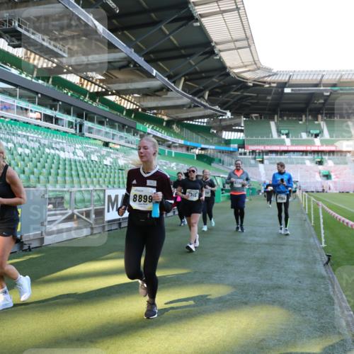 06.10.2024 - 19. swb-Marathon Bremen Yannick Fuchs http://msf.ph/oto/7358108 06.10.2024 10:41:03 Laufen im Stadion 7272, 7288, 7385, 7396, 7520, 7554, 7598, 7601, 7619, 7625, 7701, 7702, 7810, 7821, 7888, 7912, 7915, 7928, 7936, 7946, 7972, 7982, 8210, 8230, 8688, 8691, 8746, 8747, 8765, 8809, 8847, 8853, 8861, 8899, 9076, 9078 meine-sportfotos.de