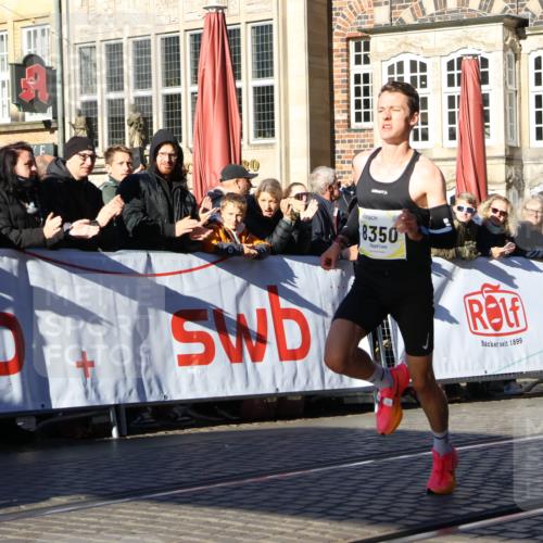 06.10.2024 - 19. swb-Marathon Bremen Strokosch-Dieckow http://msf.ph/oto/7358115 06.10.2024 10:26:51 Ziel 8350, 8395 meine-sportfotos.de