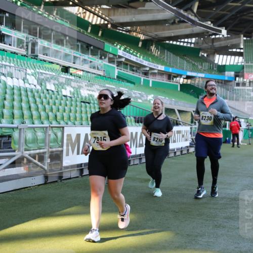 06.10.2024 - 19. swb-Marathon Bremen Yannick Fuchs http://msf.ph/oto/7358129 06.10.2024 10:41:04 Laufen im Stadion 7272, 7288, 7385, 7396, 7520, 7554, 7598, 7601, 7619, 7625, 7701, 7702, 7810, 7821, 7888, 7912, 7915, 7928, 7936, 7946, 7972, 7982, 8210, 8230, 8691, 8746, 8747, 8765, 8809, 8847, 8853, 8861, 8899, 8969, 9076, 9078 meine-sportfotos.de
