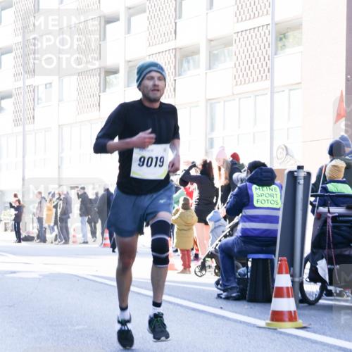 06.10.2024 - 19. swb-Marathon Bremen Matties Gatica Varas http://msf.ph/oto/7358145 06.10.2024 10:37:30 Laufen 9019 meine-sportfotos.de