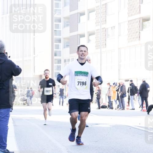 06.10.2024 - 19. swb-Marathon Bremen Matties Gatica Varas http://msf.ph/oto/7358173 06.10.2024 10:37:32 Laufen 8831, 7196 meine-sportfotos.de