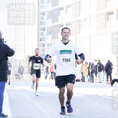 06.10.2024 - 19. swb-Marathon Bremen Matties Gatica Varas http://msf.ph/oto/7358187 06.10.2024 10:37:32 Laufen 8831, 7196 meine-sportfotos.de