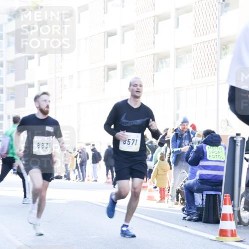 06.10.2024 - 19. swb-Marathon Bremen Matties Gatica Varas http://msf.ph/oto/7358213 06.10.2024 10:37:34 Laufen 8831, 8571 meine-sportfotos.de
