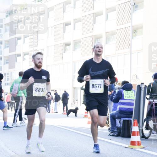 06.10.2024 - 19. swb-Marathon Bremen Matties Gatica Varas http://msf.ph/oto/7358223 06.10.2024 10:37:34 Laufen 8831, 8571 meine-sportfotos.de