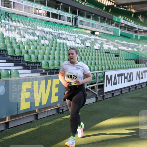 06.10.2024 - 19. swb-Marathon Bremen Yannick Fuchs http://msf.ph/oto/7358236 06.10.2024 10:39:24 Laufen im Stadion 7043, 7115, 7151, 7219, 7311, 7324, 7331, 7780, 7781, 7868, 7934, 7948, 7960, 8064, 8110, 8128, 8135, 8249, 8353, 8453, 8587, 8734, 8795, 8855, 8872, 8881, 8950, 9011, 9113 meine-sportfotos.de