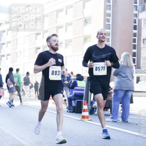 06.10.2024 - 19. swb-Marathon Bremen Matties Gatica Varas http://msf.ph/oto/7358256 06.10.2024 10:37:35 Laufen 8831, 8571 meine-sportfotos.de