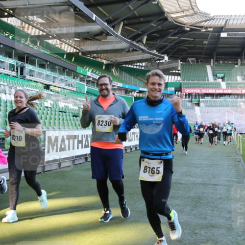 06.10.2024 - 19. swb-Marathon Bremen Yannick Fuchs http://msf.ph/oto/7358265 06.10.2024 10:41:06 Laufen im Stadion 7272, 7288, 7385, 7396, 7520, 7554, 7598, 7601, 7619, 7625, 7701, 7702, 7810, 7821, 7888, 7912, 7915, 7928, 7936, 7972, 7982, 8046, 8210, 8230, 8691, 8746, 8747, 8765, 8809, 8847, 8853, 8861, 8899, 8969, 9076, 9078 meine-sportfotos.de