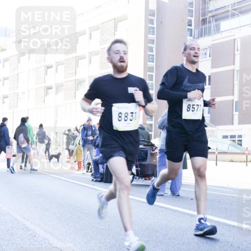 06.10.2024 - 19. swb-Marathon Bremen Matties Gatica Varas http://msf.ph/oto/7358268 06.10.2024 10:37:35 Laufen 8831, 8571 meine-sportfotos.de