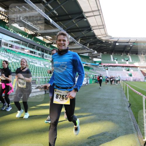 06.10.2024 - 19. swb-Marathon Bremen Yannick Fuchs http://msf.ph/oto/7358273 06.10.2024 10:41:06 Laufen im Stadion 7272, 7288, 7385, 7396, 7520, 7554, 7598, 7601, 7619, 7625, 7701, 7702, 7810, 7821, 7888, 7912, 7915, 7928, 7936, 7972, 7982, 8046, 8210, 8230, 8691, 8746, 8747, 8765, 8809, 8847, 8853, 8861, 8899, 8969, 9076, 9078 meine-sportfotos.de