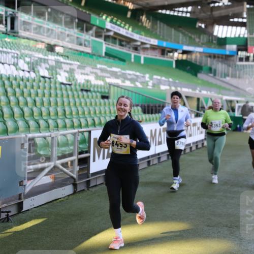 06.10.2024 - 19. swb-Marathon Bremen Yannick Fuchs http://msf.ph/oto/7358295 06.10.2024 10:39:26 Laufen im Stadion 7043, 7151, 7219, 7311, 7324, 7331, 7780, 7781, 7868, 7922, 7934, 7948, 7960, 8064, 8110, 8249, 8279, 8353, 8453, 8587, 8734, 8795, 8855, 8872, 8881, 8950, 9011, 9113 meine-sportfotos.de
