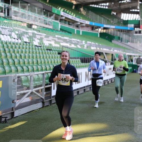 06.10.2024 - 19. swb-Marathon Bremen Yannick Fuchs http://msf.ph/oto/7358298 06.10.2024 10:39:26 Laufen im Stadion 7043, 7151, 7219, 7311, 7324, 7331, 7780, 7781, 7868, 7922, 7934, 7948, 7960, 8064, 8110, 8249, 8279, 8353, 8453, 8587, 8734, 8795, 8855, 8872, 8881, 8950, 9011, 9113 meine-sportfotos.de