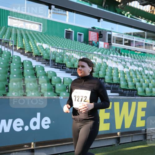 06.10.2024 - 19. swb-Marathon Bremen Yannick Fuchs http://msf.ph/oto/7358335 06.10.2024 10:41:13 Laufen im Stadion 7077, 7078, 7181, 7272, 7288, 7385, 7396, 7520, 7598, 7601, 7619, 7625, 7668, 7669, 7701, 7702, 7810, 7821, 7888, 7912, 7915, 7928, 8046, 8097, 8210, 8230, 8250, 8320, 8490, 8691, 8746, 8747, 8762, 8765, 8832, 8847, 8853, 8861, 8863, 8899, 8969, 8979 meine-sportfotos.de