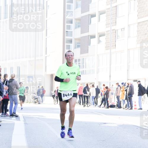 06.10.2024 - 19. swb-Marathon Bremen Matties Gatica Varas http://msf.ph/oto/7358362 06.10.2024 10:37:47 Laufen 8444 meine-sportfotos.de