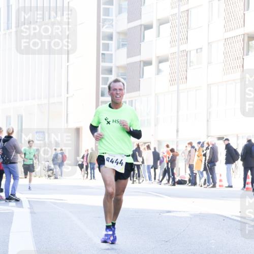 06.10.2024 - 19. swb-Marathon Bremen Matties Gatica Varas http://msf.ph/oto/7358383 06.10.2024 10:37:47 Laufen 8444 meine-sportfotos.de