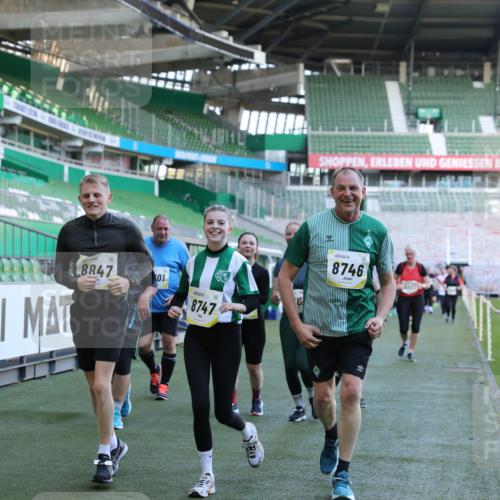 06.10.2024 - 19. swb-Marathon Bremen Yannick Fuchs http://msf.ph/oto/7358395 06.10.2024 10:41:17 Laufen im Stadion 7077, 7078, 7177, 7181, 7272, 7288, 7385, 7396, 7520, 7601, 7619, 7625, 7665, 7668, 7669, 7701, 7702, 7810, 7821, 7912, 7928, 8016, 8046, 8097, 8210, 8230, 8250, 8320, 8490, 8691, 8746, 8747, 8762, 8800, 8832, 8847, 8853, 8861, 8863, 8899, 8935, 8969, 8979 meine-sportfotos.de