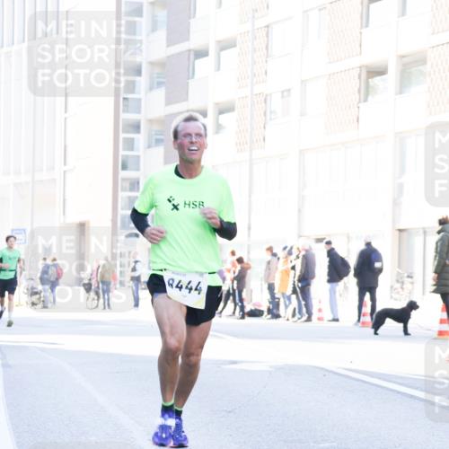 06.10.2024 - 19. swb-Marathon Bremen Matties Gatica Varas http://msf.ph/oto/7358402 06.10.2024 10:37:48 Laufen 8444 meine-sportfotos.de