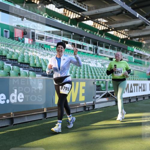 06.10.2024 - 19. swb-Marathon Bremen Yannick Fuchs http://msf.ph/oto/7358405 06.10.2024 10:39:29 Laufen im Stadion 7043, 7151, 7324, 7331, 7695, 7780, 7781, 7868, 7922, 7934, 7948, 7960, 8064, 8110, 8127, 8249, 8279, 8353, 8453, 8587, 8734, 8795, 8855, 8872, 8881, 8950, 9011, 9101, 9111 meine-sportfotos.de