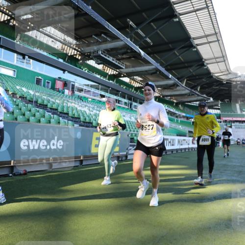 06.10.2024 - 19. swb-Marathon Bremen Yannick Fuchs http://msf.ph/oto/7358464 06.10.2024 10:39:30 Laufen im Stadion 7043, 7151, 7324, 7331, 7695, 7780, 7781, 7868, 7922, 7948, 7960, 8110, 8127, 8249, 8279, 8353, 8453, 8587, 8734, 8795, 8855, 8872, 8881, 9011, 9101, 9111 meine-sportfotos.de