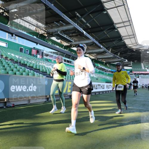 06.10.2024 - 19. swb-Marathon Bremen Yannick Fuchs http://msf.ph/oto/7358473 06.10.2024 10:39:30 Laufen im Stadion 7043, 7151, 7324, 7331, 7695, 7780, 7781, 7868, 7922, 7948, 7960, 8110, 8127, 8249, 8279, 8353, 8453, 8587, 8734, 8795, 8855, 8872, 8881, 9011, 9101, 9111 meine-sportfotos.de