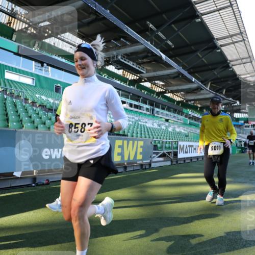 06.10.2024 - 19. swb-Marathon Bremen Yannick Fuchs http://msf.ph/oto/7358485 06.10.2024 10:39:31 Laufen im Stadion 7043, 7151, 7324, 7331, 7347, 7695, 7780, 7781, 7868, 7922, 7948, 7960, 8110, 8127, 8249, 8279, 8353, 8453, 8587, 8734, 8795, 8855, 8872, 8881, 9011, 9101, 9111 meine-sportfotos.de