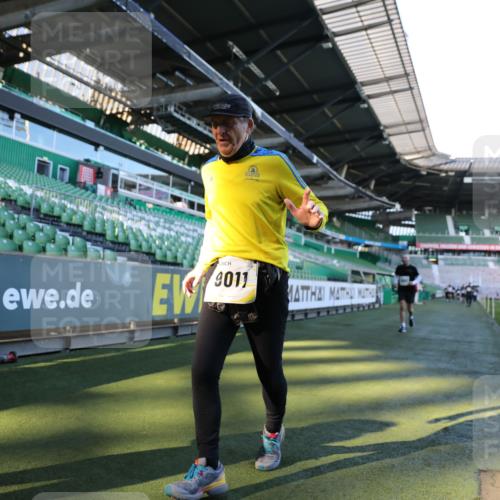 06.10.2024 - 19. swb-Marathon Bremen Yannick Fuchs http://msf.ph/oto/7358503 06.10.2024 10:39:32 Laufen im Stadion 7043, 7151, 7324, 7331, 7347, 7695, 7780, 7781, 7796, 7868, 7922, 7948, 7960, 8110, 8127, 8249, 8279, 8353, 8453, 8587, 8795, 8872, 8873, 8881, 9011, 9101, 9111 meine-sportfotos.de