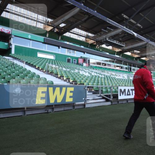 06.10.2024 - 19. swb-Marathon Bremen Yannick Fuchs http://msf.ph/oto/7358504 06.10.2024 09:58:05 Laufen im Stadion  meine-sportfotos.de