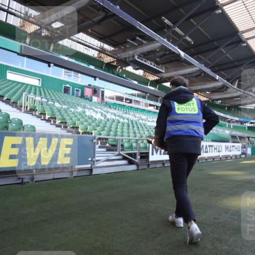 06.10.2024 - 19. swb-Marathon Bremen Yannick Fuchs http://msf.ph/oto/7358530 06.10.2024 09:59:14 Laufen im Stadion  meine-sportfotos.de