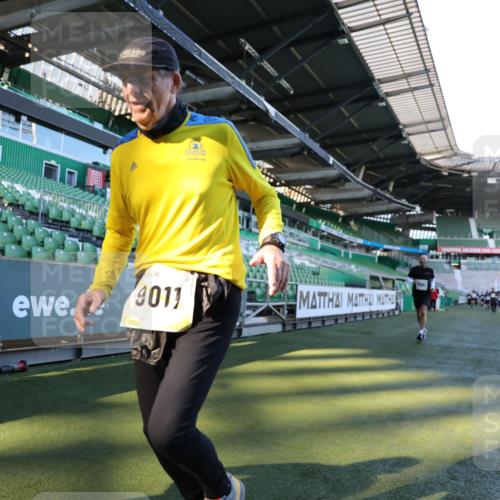 06.10.2024 - 19. swb-Marathon Bremen Yannick Fuchs http://msf.ph/oto/7358533 06.10.2024 10:39:32 Laufen im Stadion 7043, 7151, 7324, 7331, 7347, 7695, 7780, 7781, 7796, 7868, 7922, 7948, 7960, 8110, 8127, 8249, 8279, 8353, 8453, 8587, 8795, 8872, 8873, 8881, 9011, 9101, 9111 meine-sportfotos.de