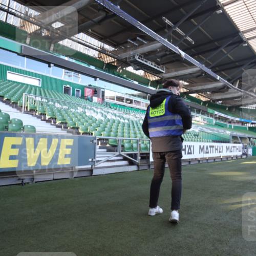 06.10.2024 - 19. swb-Marathon Bremen Yannick Fuchs http://msf.ph/oto/7358537 06.10.2024 09:59:15 Laufen im Stadion  meine-sportfotos.de