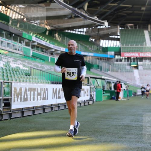 06.10.2024 - 19. swb-Marathon Bremen Yannick Fuchs http://msf.ph/oto/7358547 06.10.2024 10:39:33 Laufen im Stadion 7010, 7043, 7151, 7347, 7695, 7707, 7780, 7781, 7796, 7799, 7868, 7922, 7948, 7960, 8110, 8127, 8249, 8279, 8353, 8453, 8587, 8795, 8872, 8873, 8881, 9011, 9101, 9111 meine-sportfotos.de
