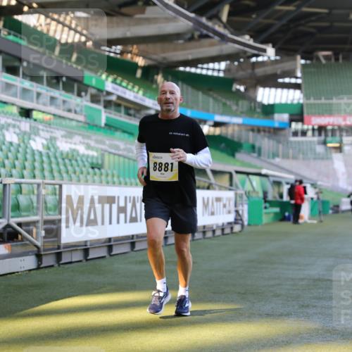 06.10.2024 - 19. swb-Marathon Bremen Yannick Fuchs http://msf.ph/oto/7358560 06.10.2024 10:39:34 Laufen im Stadion 7010, 7043, 7151, 7347, 7695, 7707, 7780, 7781, 7796, 7799, 7868, 7922, 7948, 7960, 8110, 8127, 8249, 8279, 8353, 8453, 8587, 8795, 8872, 8873, 8881, 9011, 9101, 9111 meine-sportfotos.de
