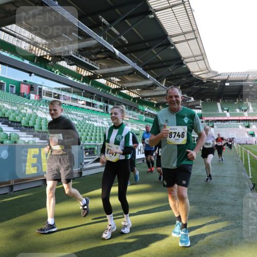 06.10.2024 - 19. swb-Marathon Bremen Yannick Fuchs http://msf.ph/oto/7358580 06.10.2024 10:41:19 Laufen im Stadion 7077, 7078, 7177, 7181, 7272, 7385, 7396, 7520, 7601, 7619, 7625, 7665, 7668, 7669, 7701, 7702, 7810, 7821, 7912, 7928, 8016, 8046, 8097, 8210, 8230, 8250, 8320, 8490, 8691, 8709, 8746, 8747, 8762, 8800, 8832, 8847, 8853, 8861, 8863, 8899, 8935, 8969, 8979 meine-sportfotos.de