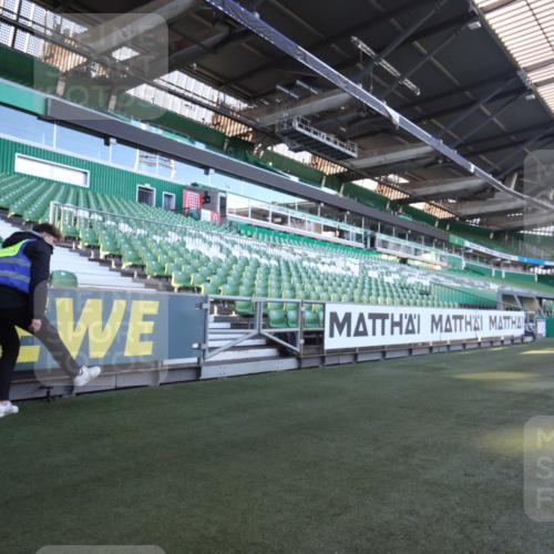06.10.2024 - 19. swb-Marathon Bremen Yannick Fuchs http://msf.ph/oto/7358581 06.10.2024 09:59:22 Laufen im Stadion  meine-sportfotos.de