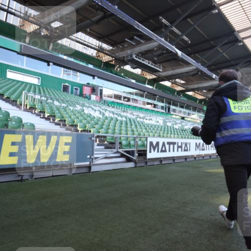 06.10.2024 - 19. swb-Marathon Bremen Yannick Fuchs http://msf.ph/oto/7358596 06.10.2024 09:59:29 Laufen im Stadion  meine-sportfotos.de