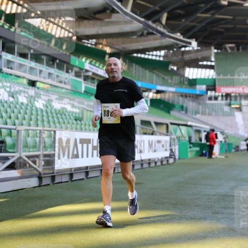 06.10.2024 - 19. swb-Marathon Bremen Yannick Fuchs http://msf.ph/oto/7358598 06.10.2024 10:39:34 Laufen im Stadion 7010, 7043, 7151, 7347, 7695, 7707, 7780, 7781, 7796, 7799, 7868, 7922, 7948, 7960, 8110, 8127, 8249, 8279, 8353, 8453, 8587, 8795, 8872, 8873, 8881, 9011, 9101, 9111 meine-sportfotos.de