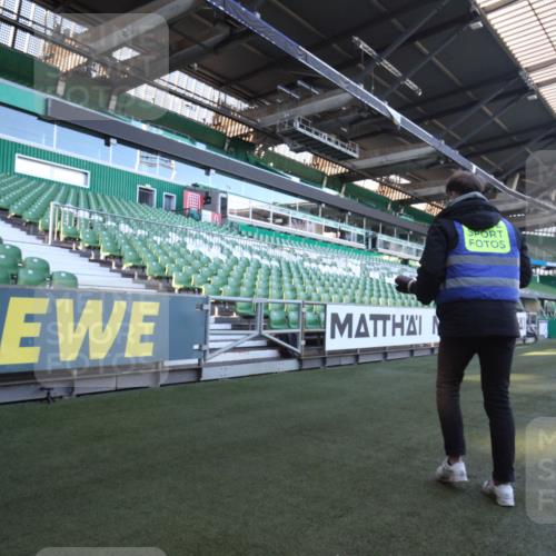 06.10.2024 - 19. swb-Marathon Bremen Yannick Fuchs http://msf.ph/oto/7358605 06.10.2024 09:59:29 Laufen im Stadion  meine-sportfotos.de
