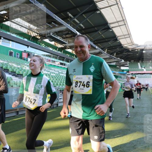 06.10.2024 - 19. swb-Marathon Bremen Yannick Fuchs http://msf.ph/oto/7358611 06.10.2024 10:41:20 Laufen im Stadion 7077, 7078, 7177, 7181, 7272, 7385, 7396, 7520, 7601, 7619, 7625, 7665, 7668, 7669, 7701, 7702, 7810, 7821, 7912, 7928, 8016, 8046, 8097, 8210, 8230, 8250, 8320, 8490, 8691, 8709, 8746, 8747, 8762, 8800, 8832, 8847, 8853, 8861, 8863, 8935, 8969, 8979, 9030, 9120 meine-sportfotos.de