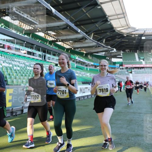 06.10.2024 - 19. swb-Marathon Bremen Yannick Fuchs http://msf.ph/oto/7358629 06.10.2024 10:41:21 Laufen im Stadion 7077, 7078, 7177, 7181, 7272, 7385, 7396, 7520, 7601, 7619, 7625, 7665, 7668, 7669, 7692, 7701, 7702, 7765, 7766, 7810, 7821, 7912, 7928, 8016, 8046, 8097, 8210, 8230, 8250, 8320, 8434, 8490, 8691, 8709, 8746, 8747, 8762, 8800, 8832, 8847, 8853, 8861, 8863, 8935, 8969, 8979, 9030, 9120 meine-sportfotos.de