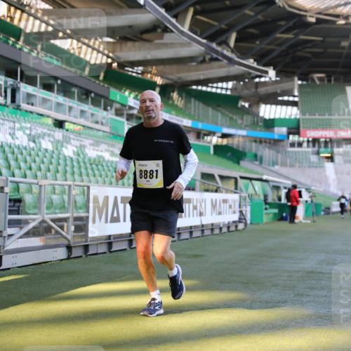 06.10.2024 - 19. swb-Marathon Bremen Yannick Fuchs http://msf.ph/oto/7358634 06.10.2024 10:39:34 Laufen im Stadion 7010, 7043, 7151, 7347, 7695, 7707, 7780, 7781, 7796, 7799, 7868, 7922, 7948, 7960, 8110, 8127, 8249, 8279, 8353, 8453, 8587, 8795, 8872, 8873, 8881, 9011, 9101, 9111 meine-sportfotos.de