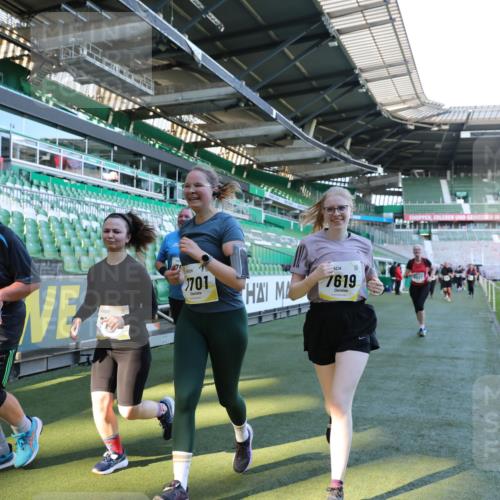 06.10.2024 - 19. swb-Marathon Bremen Yannick Fuchs http://msf.ph/oto/7358638 06.10.2024 10:41:21 Laufen im Stadion 7077, 7078, 7177, 7181, 7272, 7385, 7396, 7520, 7601, 7619, 7625, 7665, 7668, 7669, 7692, 7701, 7702, 7765, 7766, 7810, 7821, 7912, 7928, 8016, 8046, 8097, 8210, 8230, 8250, 8320, 8434, 8490, 8691, 8709, 8746, 8747, 8762, 8800, 8832, 8847, 8853, 8861, 8863, 8935, 8969, 8979, 9030, 9120 meine-sportfotos.de