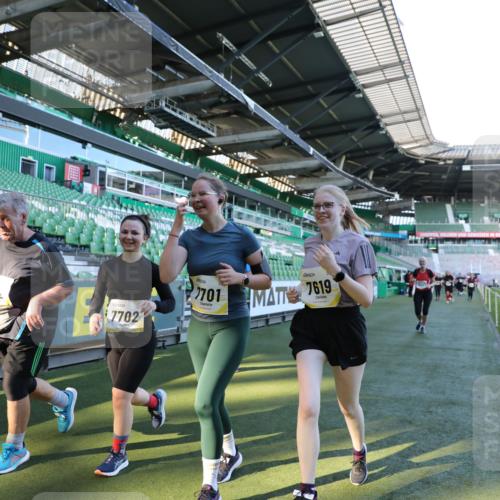 06.10.2024 - 19. swb-Marathon Bremen Yannick Fuchs http://msf.ph/oto/7358663 06.10.2024 10:41:21 Laufen im Stadion 7077, 7078, 7177, 7181, 7272, 7385, 7396, 7520, 7601, 7619, 7625, 7665, 7668, 7669, 7692, 7701, 7702, 7765, 7766, 7810, 7821, 7912, 7928, 8016, 8046, 8097, 8210, 8230, 8250, 8320, 8434, 8490, 8691, 8709, 8746, 8747, 8762, 8800, 8832, 8847, 8853, 8861, 8863, 8935, 8969, 8979, 9030, 9120 meine-sportfotos.de