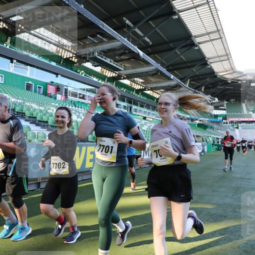 06.10.2024 - 19. swb-Marathon Bremen Yannick Fuchs http://msf.ph/oto/7358677 06.10.2024 10:41:21 Laufen im Stadion 7077, 7078, 7177, 7181, 7272, 7385, 7396, 7520, 7601, 7619, 7625, 7665, 7668, 7669, 7692, 7701, 7702, 7765, 7766, 7810, 7821, 7912, 7928, 8016, 8046, 8097, 8210, 8230, 8250, 8320, 8434, 8490, 8691, 8709, 8746, 8747, 8762, 8800, 8832, 8847, 8853, 8861, 8863, 8935, 8969, 8979, 9030, 9120 meine-sportfotos.de