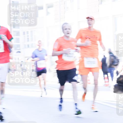 06.10.2024 - 19. swb-Marathon Bremen Matties Gatica Varas http://msf.ph/oto/7358687 06.10.2024 10:38:09 Laufen  meine-sportfotos.de