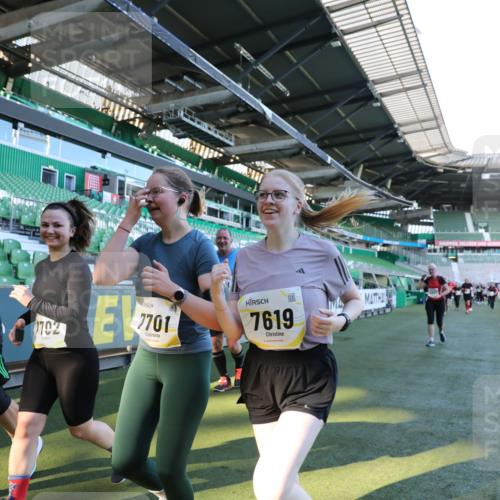 06.10.2024 - 19. swb-Marathon Bremen Yannick Fuchs http://msf.ph/oto/7358688 06.10.2024 10:41:21 Laufen im Stadion 7077, 7078, 7177, 7181, 7272, 7385, 7396, 7520, 7601, 7619, 7625, 7665, 7668, 7669, 7692, 7701, 7702, 7765, 7766, 7810, 7821, 7912, 7928, 8016, 8046, 8097, 8210, 8230, 8250, 8320, 8434, 8490, 8691, 8709, 8746, 8747, 8762, 8800, 8832, 8847, 8853, 8861, 8863, 8935, 8969, 8979, 9030, 9120 meine-sportfotos.de