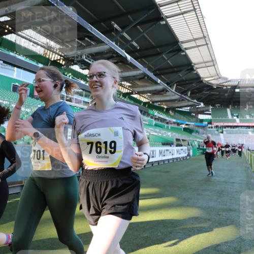06.10.2024 - 19. swb-Marathon Bremen Yannick Fuchs http://msf.ph/oto/7358694 06.10.2024 10:41:21 Laufen im Stadion 7077, 7078, 7177, 7181, 7272, 7385, 7396, 7520, 7601, 7619, 7625, 7665, 7668, 7669, 7692, 7701, 7702, 7765, 7766, 7810, 7821, 7912, 7928, 8016, 8046, 8097, 8210, 8230, 8250, 8320, 8434, 8490, 8691, 8709, 8746, 8747, 8762, 8800, 8832, 8847, 8853, 8861, 8863, 8935, 8969, 8979, 9030, 9120 meine-sportfotos.de