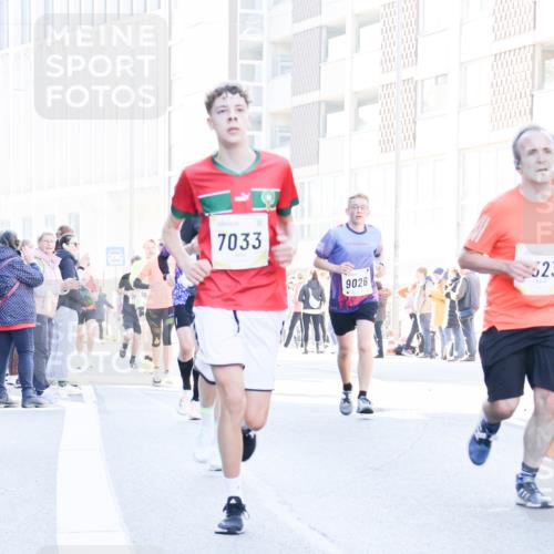 06.10.2024 - 19. swb-Marathon Bremen Matties Gatica Varas http://msf.ph/oto/7358701 06.10.2024 10:38:10 Laufen 7033, 9026, 523 meine-sportfotos.de