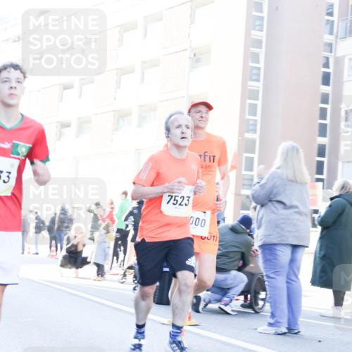 06.10.2024 - 19. swb-Marathon Bremen Matties Gatica Varas http://msf.ph/oto/7358733 06.10.2024 10:38:11 Laufen 33, 7523, 000 meine-sportfotos.de